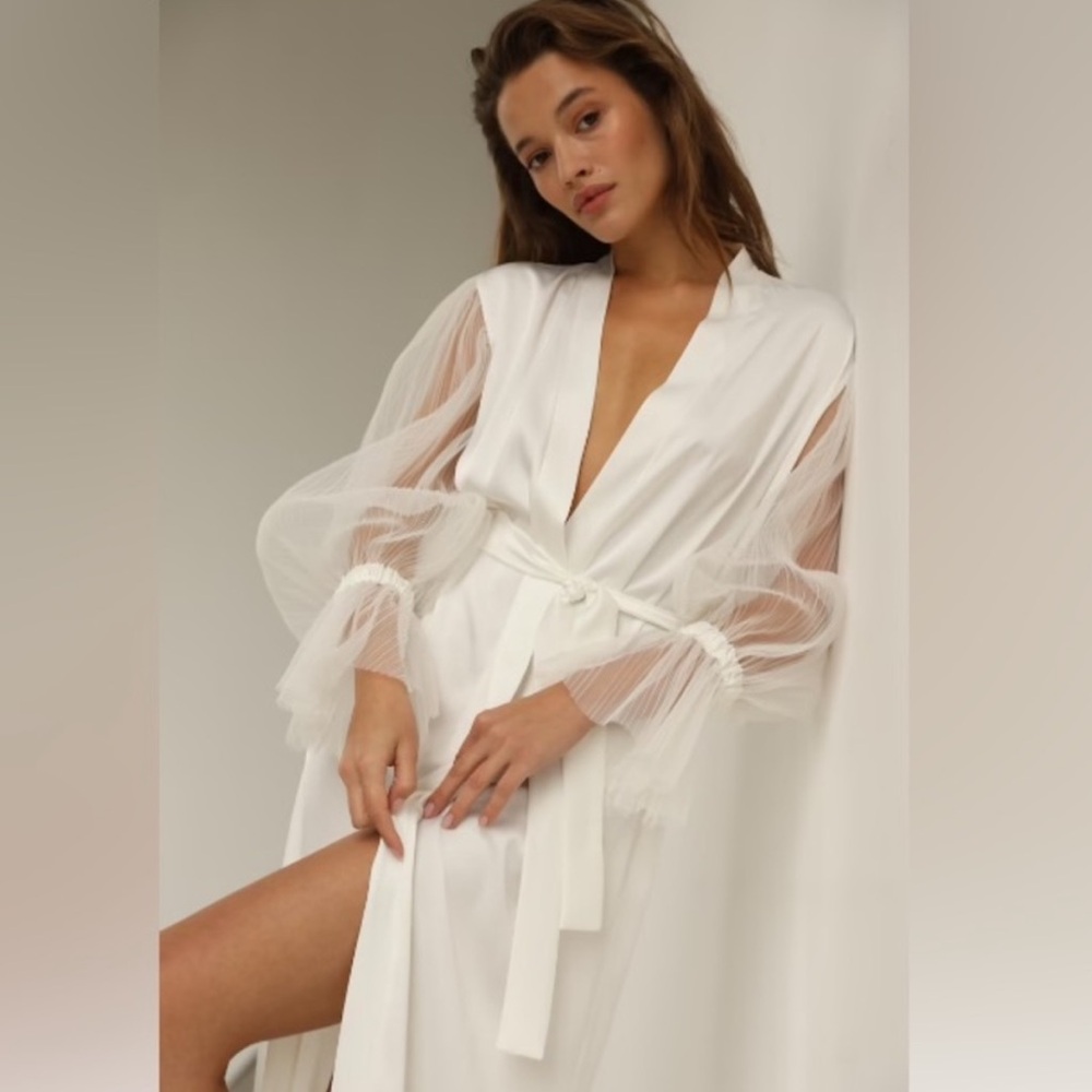 The Robe UA Nicole White Long Robe XS